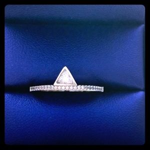 Sterling Silver Zirconia Trendy Ring. size 7